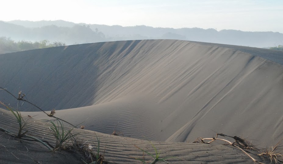Sandboarding, Sisi Lain Gumuk Pasir Barkhan