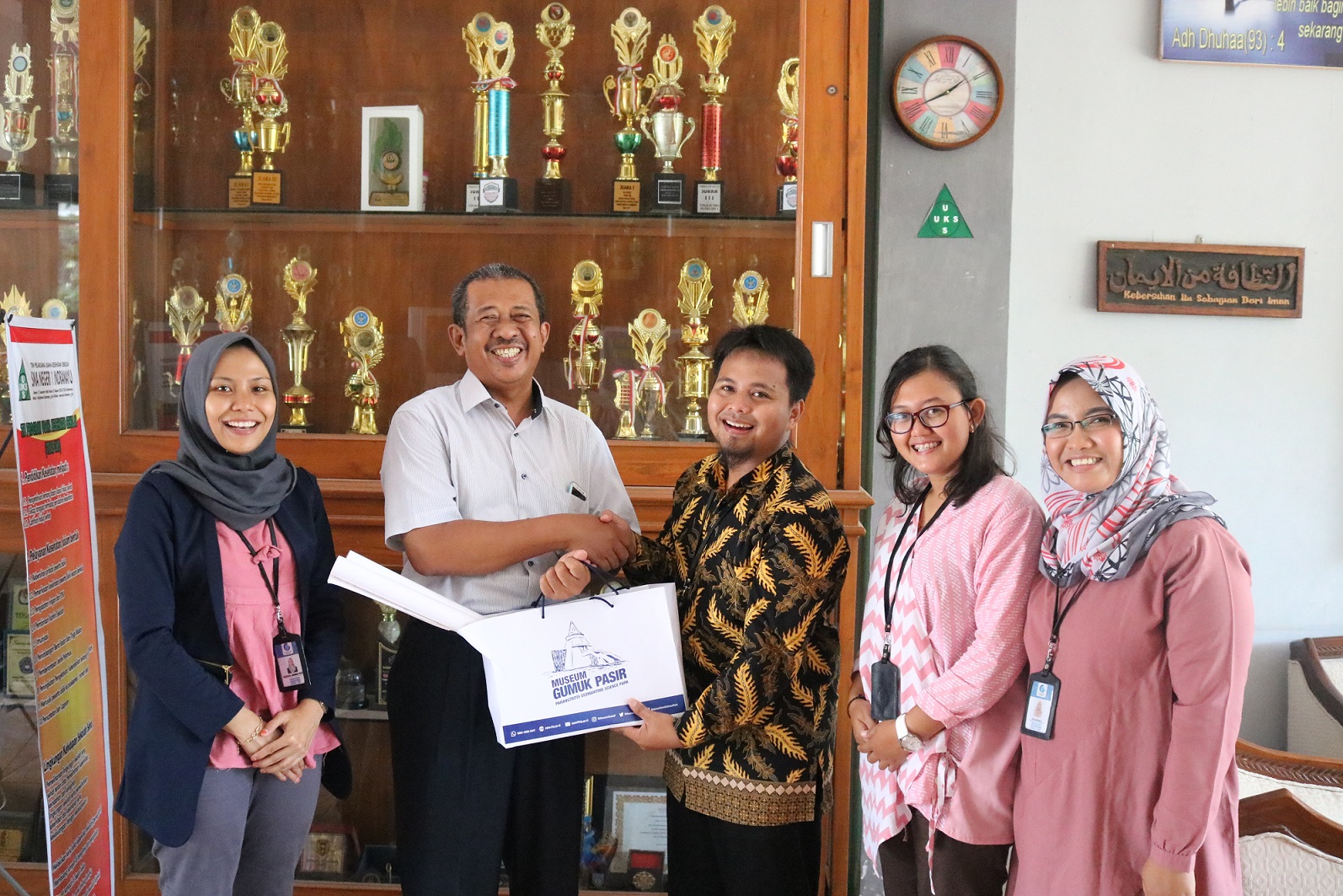 Roadshow PGSP Goes to School Cirebon