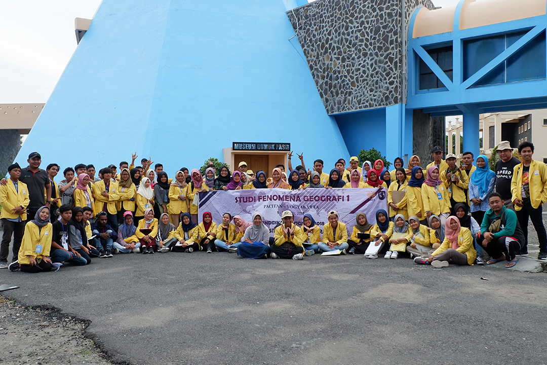 Studi Fenomena Geografi I Universitas Negeri Semarang