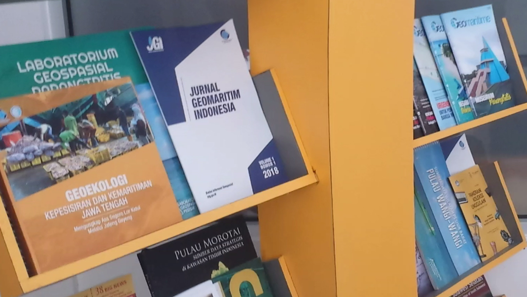 Memperingati Hari Buku Nasional Dengan Ramah Lingkungan