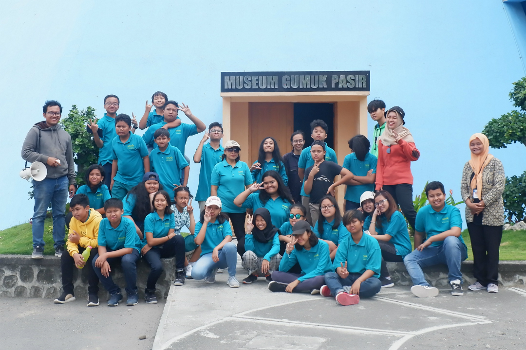 Outing Class Sekolah Tumbuh di Museum Gumuk Pasir