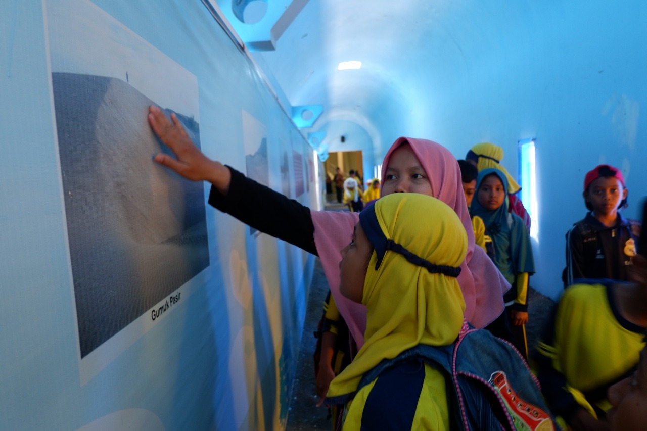 MI Nurul Ummah Berkunjung di Museum Gumuk Pasir
