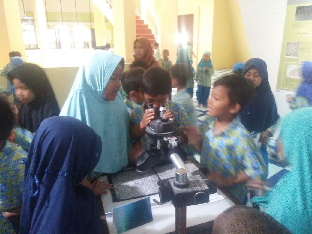 Outing Class SD Budi Mulia 2 di Museum Gumuk Pasir