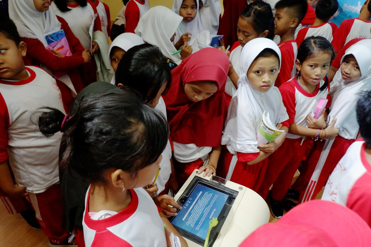 Sukacita Siswa SD Negeri Pingit di Museum Gumuk Pasir