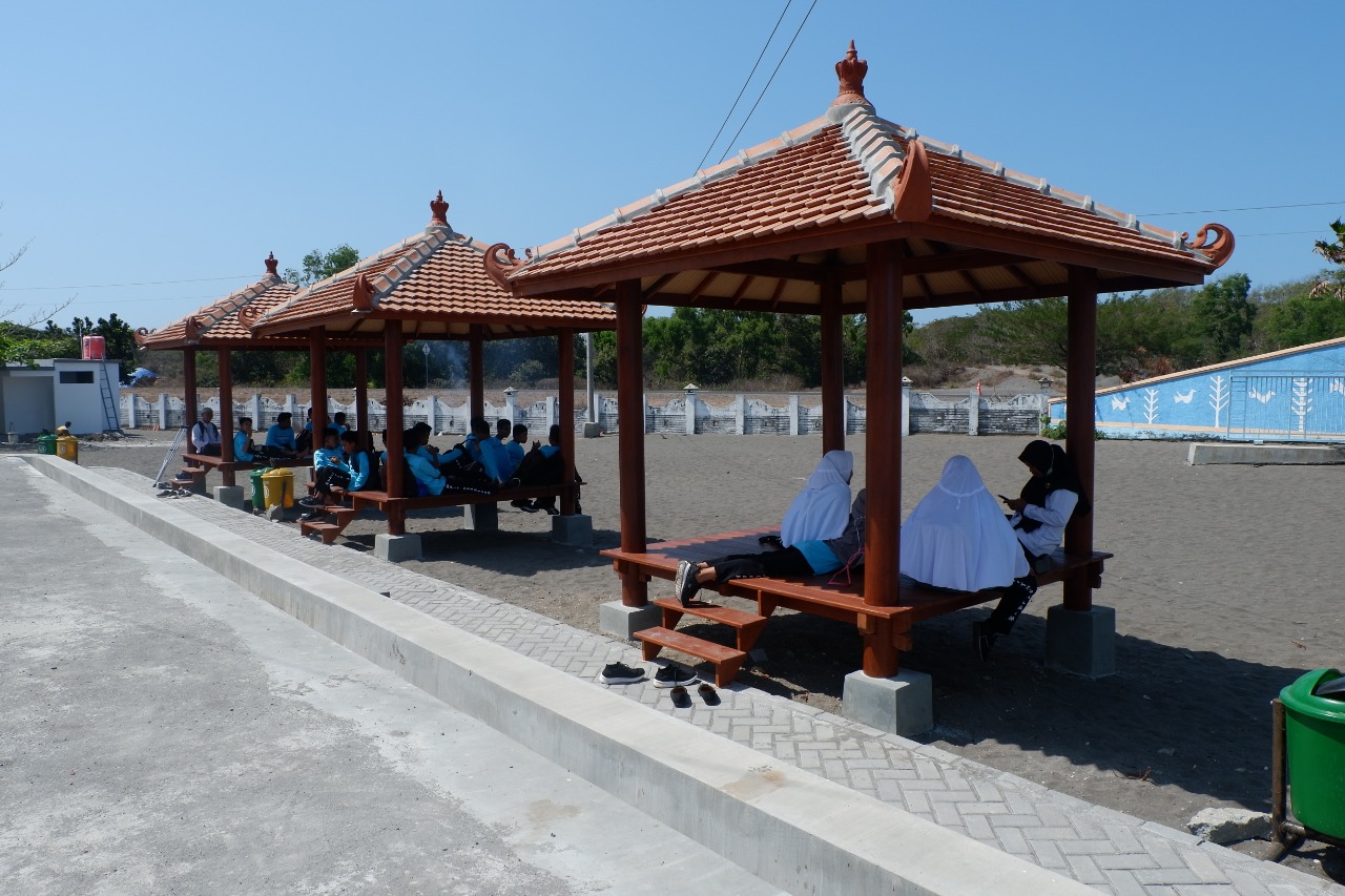 SMP IT Assalam Bersepeda Ria ke Museum Gumuk Pasir