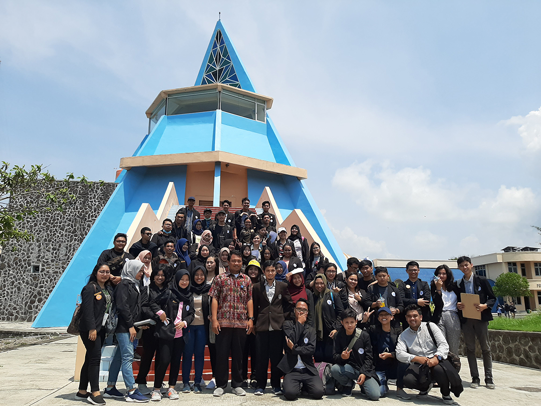 Mahasiswa STIPRAM Belajar Pariwisata Berbasis Geografi
