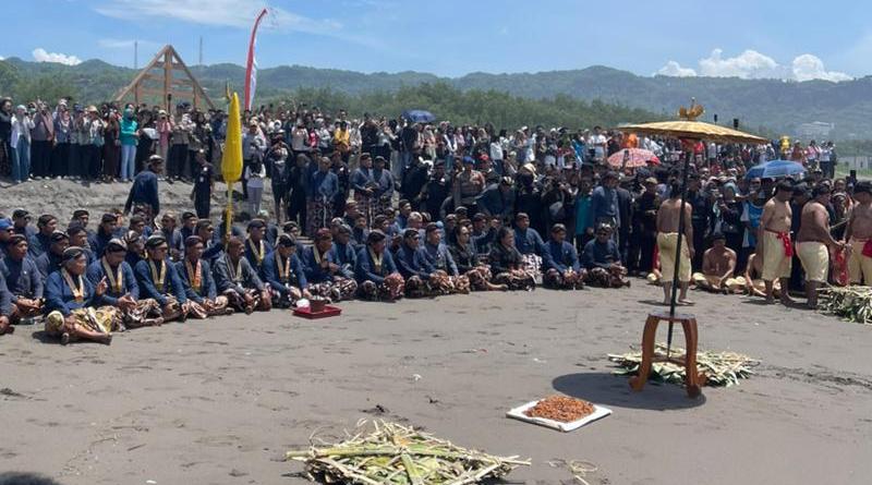 Labuhan Parangkusumo: Upacara Adat Tahunan di Kawasan Gumuk Pasir Parangkusumo