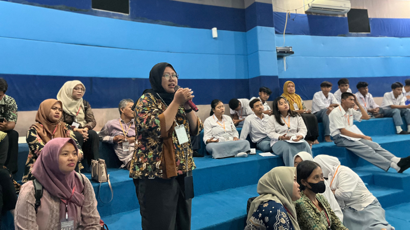 SMA Institut Indonesia di Studio Museum Gumuk Pasir